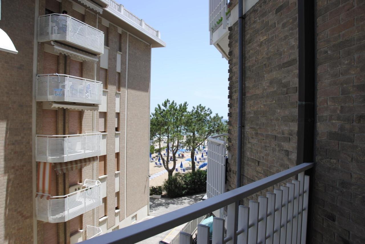 Regent'S Hotel Lido di Jesolo Bagian luar foto