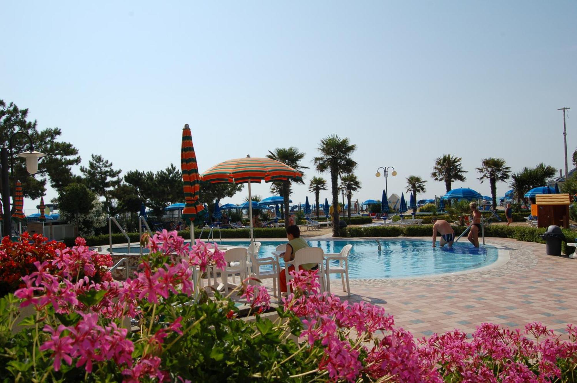 Regent'S Hotel Lido di Jesolo Bagian luar foto