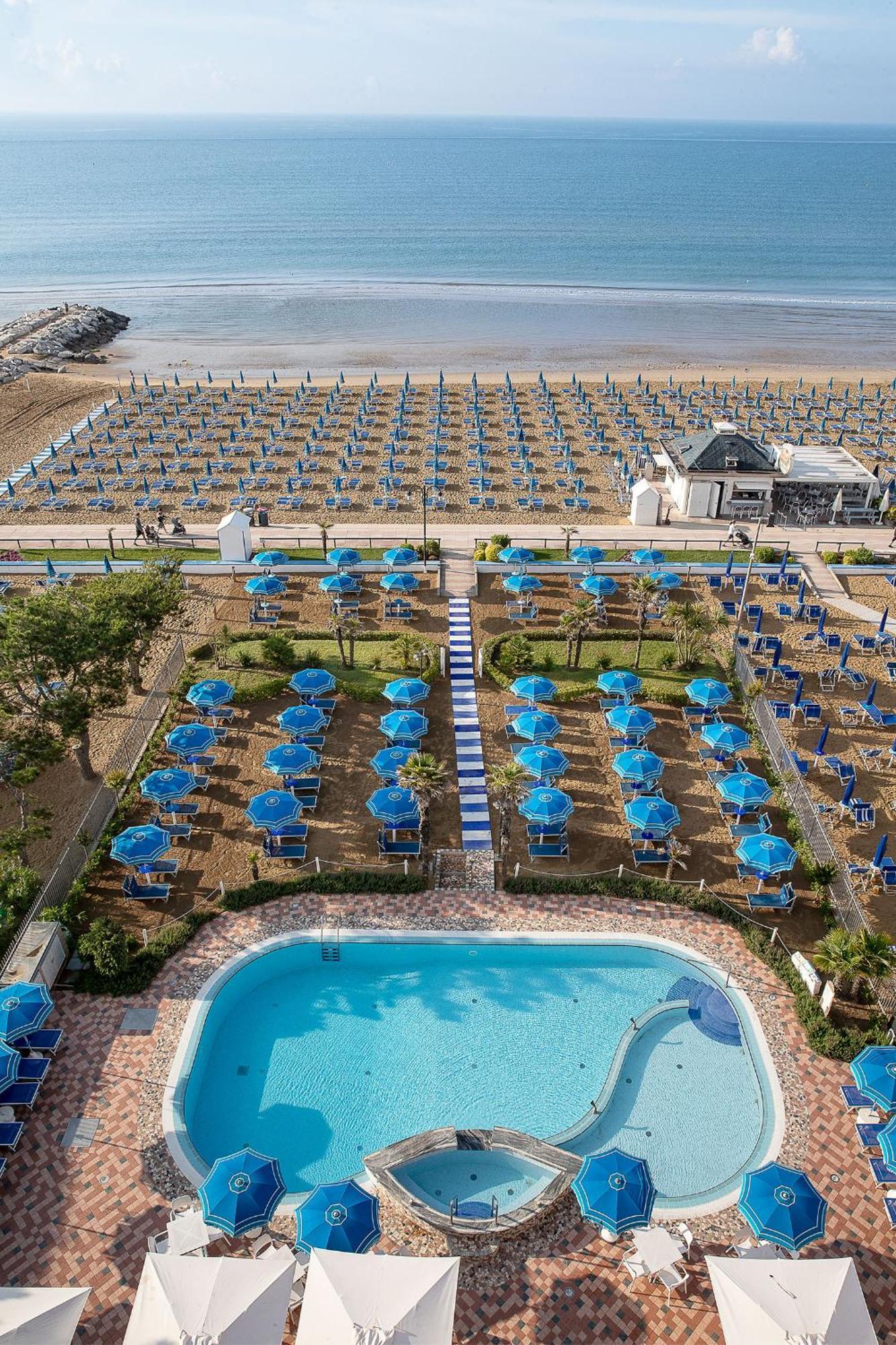 Regent'S Hotel Lido di Jesolo Bagian luar foto