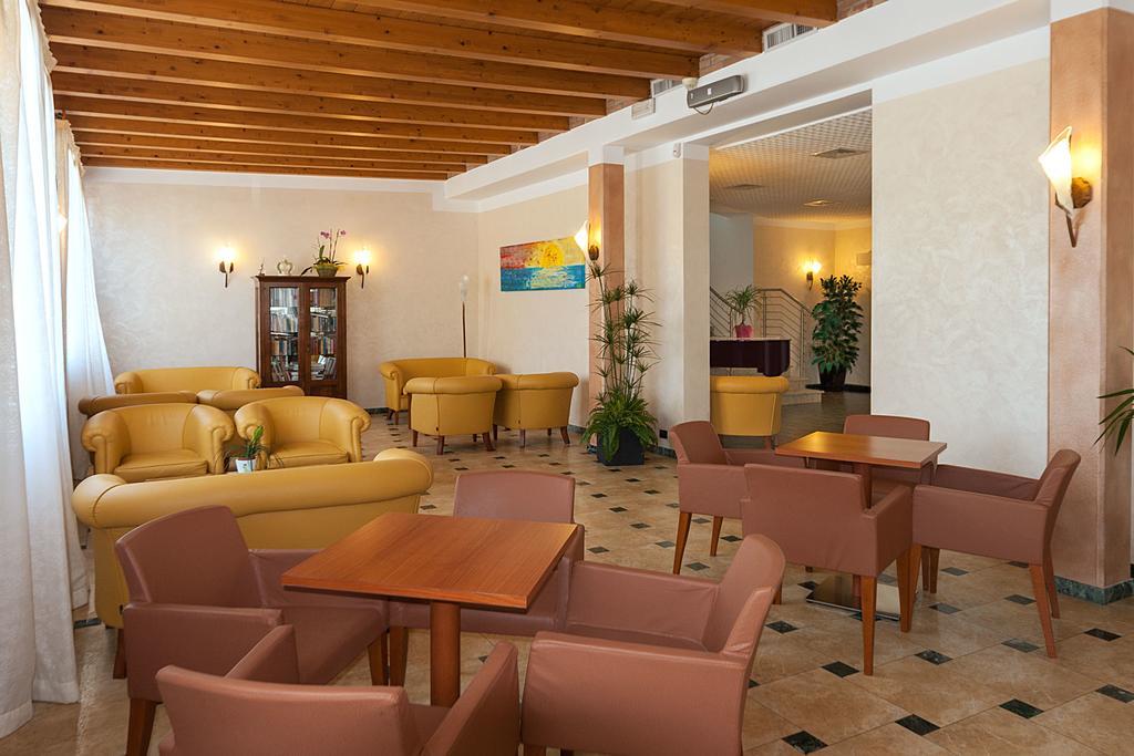 Regent'S Hotel Lido di Jesolo Bagian luar foto