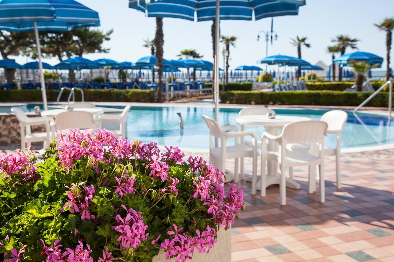 Regent'S Hotel Lido di Jesolo Bagian luar foto