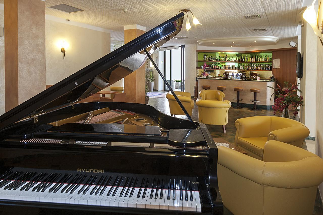 Regent'S Hotel Lido di Jesolo Bagian luar foto